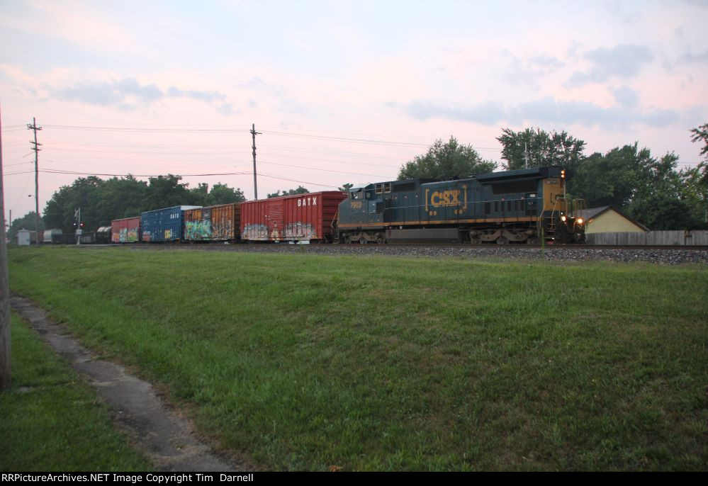 CSX 7903 on local L333